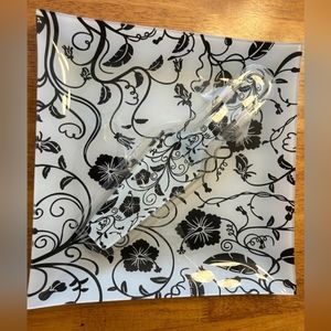 *NEW* 12" x 12" floral glass serving plate (black and white)